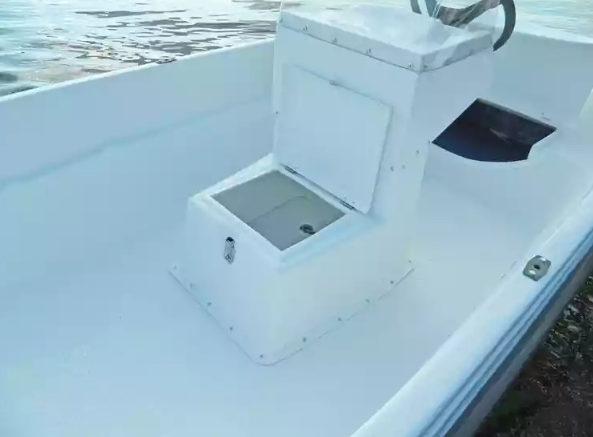 Стеклопластиковая лодка Пингвин с консолью (тримаран) в Муроме