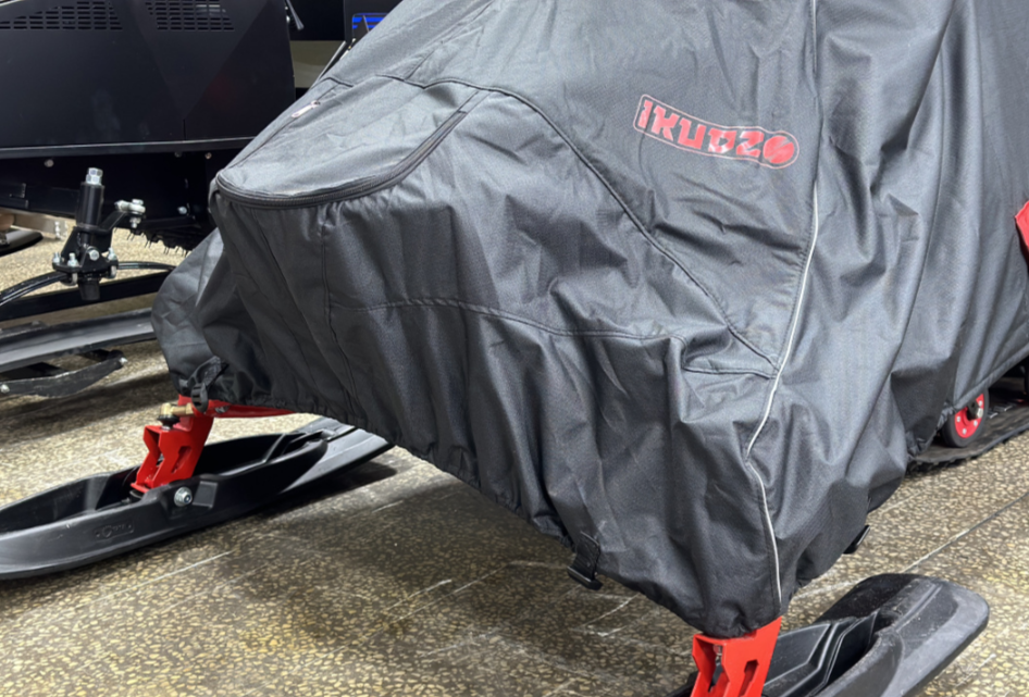 Чехол транспорт. снегохода IKUDZO HUNTER черно-красный Оксфорд ПРЕМИУМ качества с лого IKUDZO в Муроме